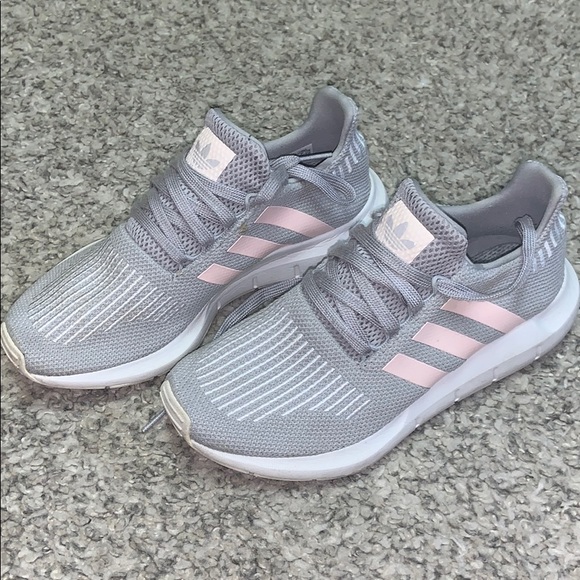 adidas swift run grey and pink